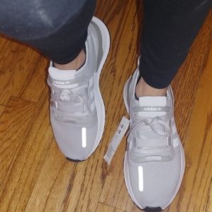 FLASH SALE✨Adidas kicks✨